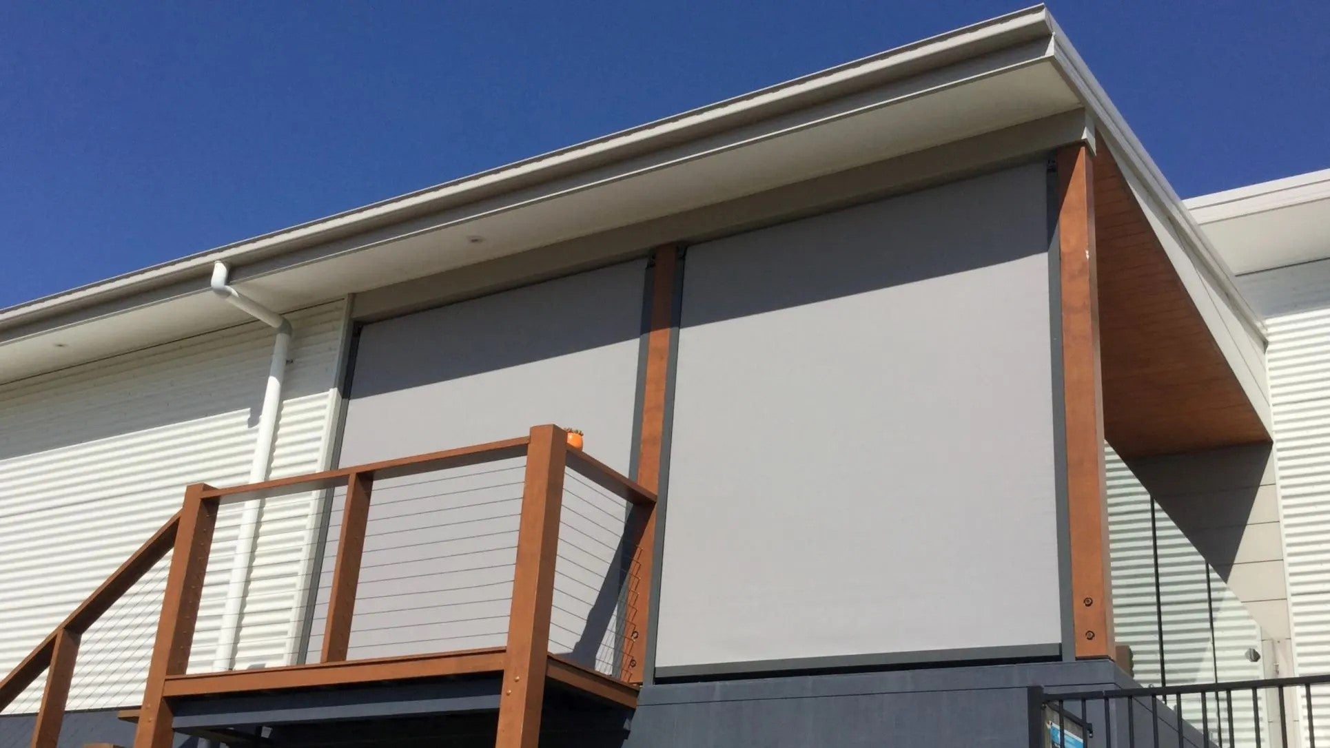 Motorised outdoor blinds for easy adjustment