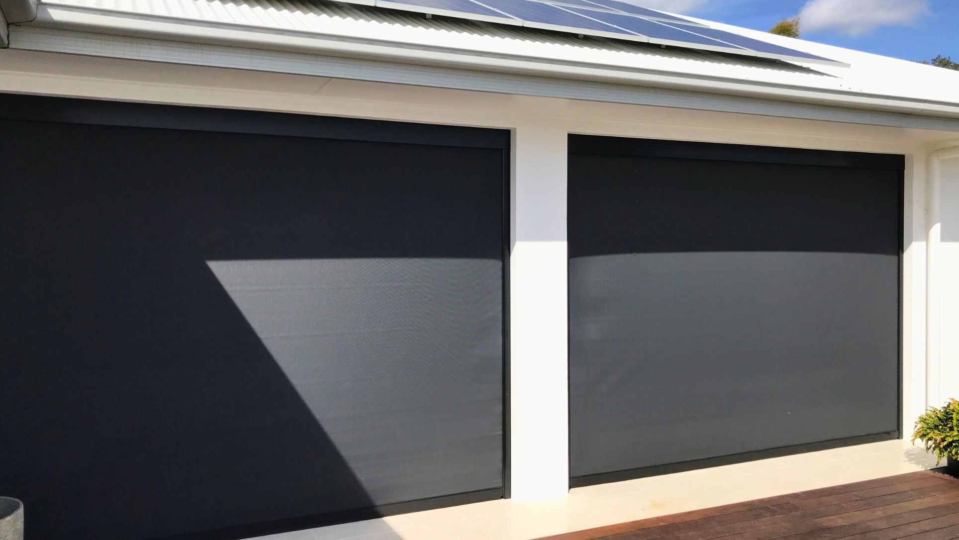 Alfresco roller blinds for versatile shading
