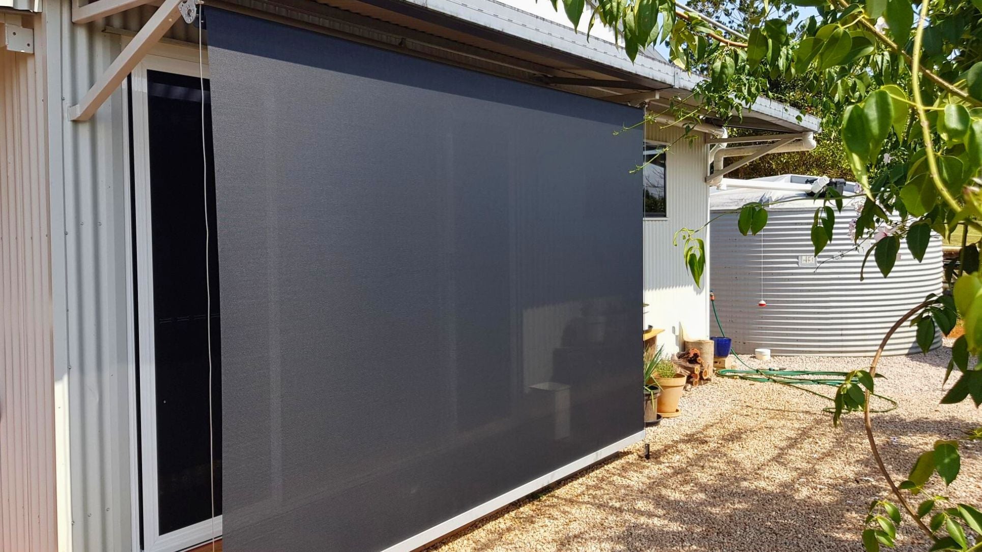 Effortless operation with motorized outdoor blinds