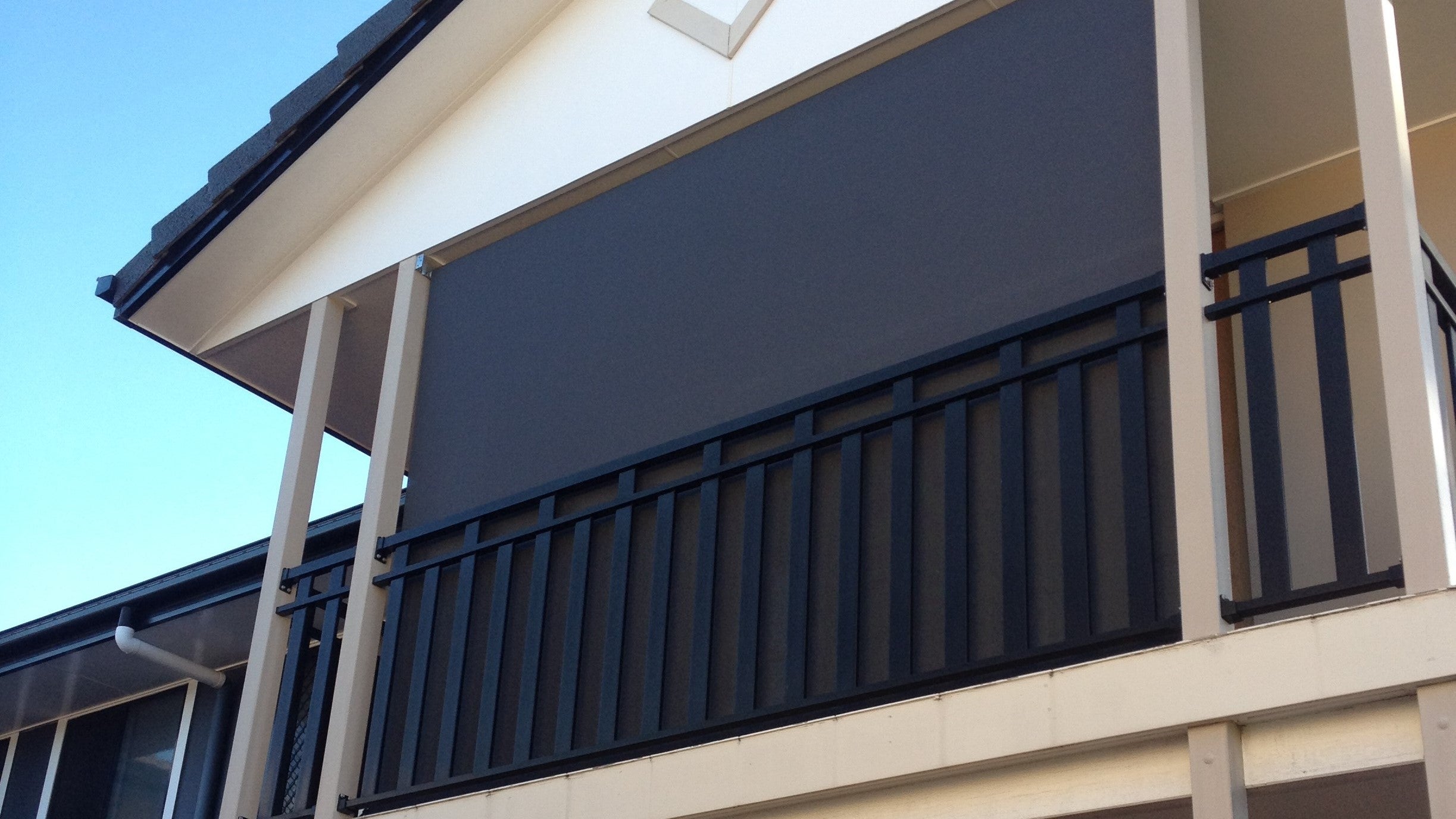 Retractable Outdoor Blind with UV protection fabric delivering privacy shade for modern home exteriors – Ozrite